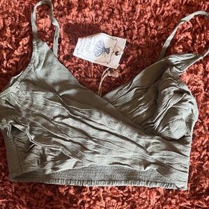 Womens cropped NWT Easel sz S top